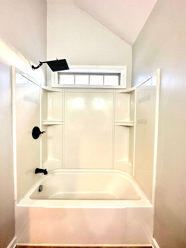Building Photo - Move-In Special Available! Beautiful Singl...