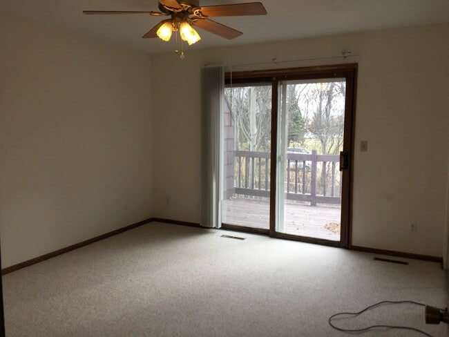 Building Photo - Springbrook Duplex