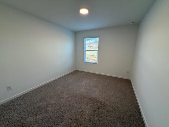 Building Photo - 214 Kinship Dr