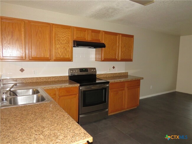 Building Photo - 1602 Dugger Cir