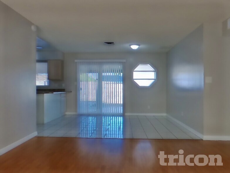 Building Photo - 1824 W Cheyenne Dr