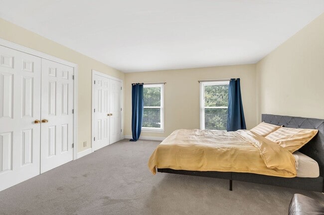 Building Photo - Awesome 2BE/2.5BA condo in Green Hills!