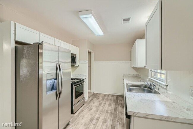 Building Photo - 3 br, 2 bath House - 4417 Centennial Trail...
