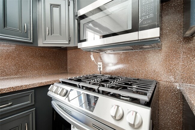 Building Photo - 7318 Dahlia St