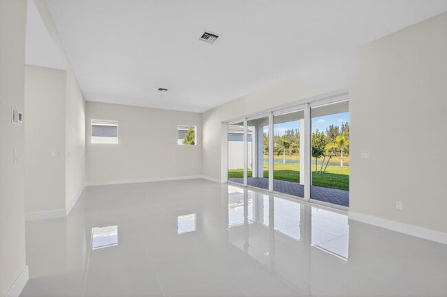 Building Photo - 15120 Wildwood Cir