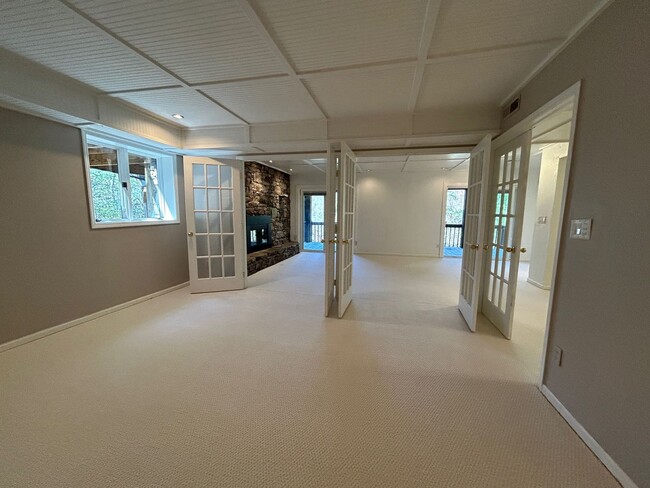 Building Photo - Central AVL - Large Custom Built Home with...