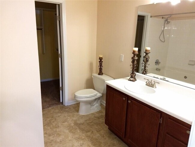 Building Photo - 2700 Pine Tree Rd NE