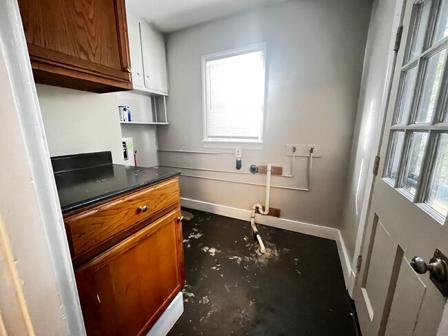 Building Photo - A Nice 2 Bedroom Home Near Church Hills Downs