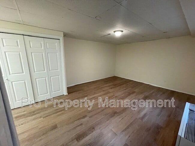 Building Photo - 106 Woodside Green