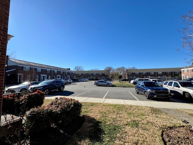 Building Photo - ***Waterfront Condo W/S/T INCLUDED!