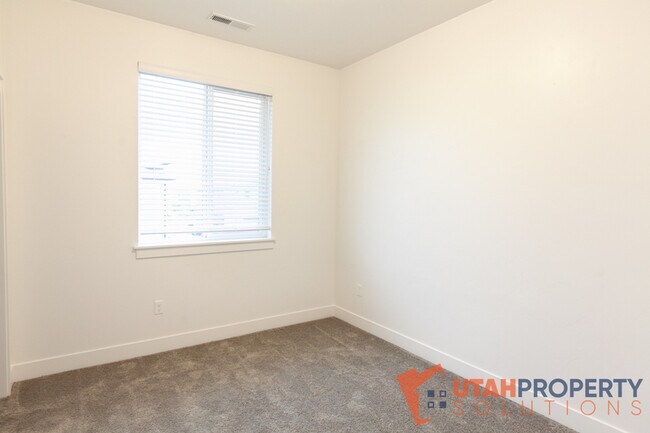 Building Photo - 468 S 700 W