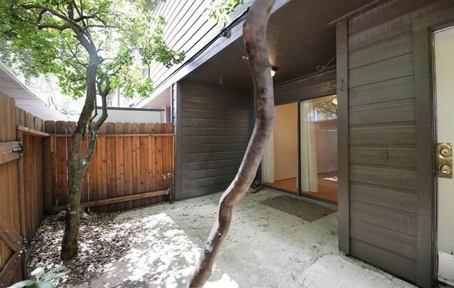 Building Photo - 2601 S Braeswood Blvd