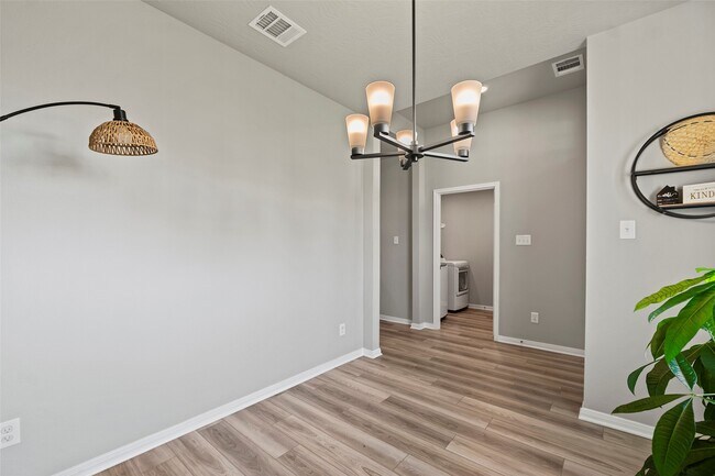 Building Photo - 428 Shoreview Dr