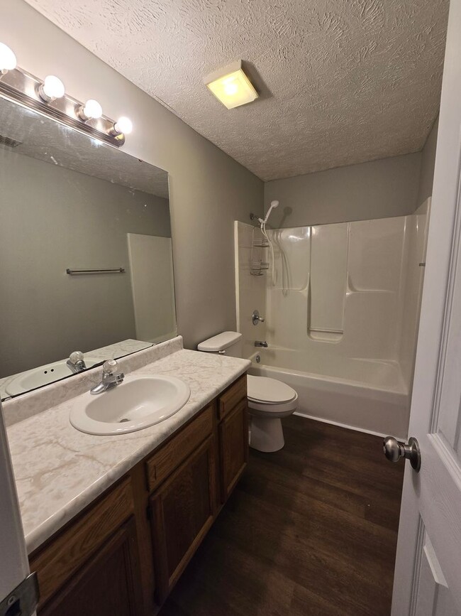 Building Photo - NEW LISTING!!!!!