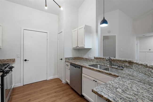 Building Photo - 2419 Ashley Way