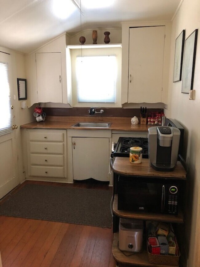 Building Photo - Jeffrey and Foothill Properties