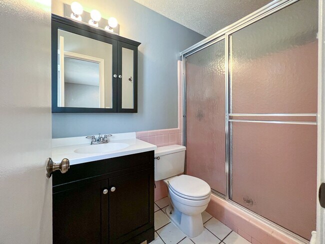 Building Photo - Pet Friendly 5BR/3BA Pool home in Northwoo...