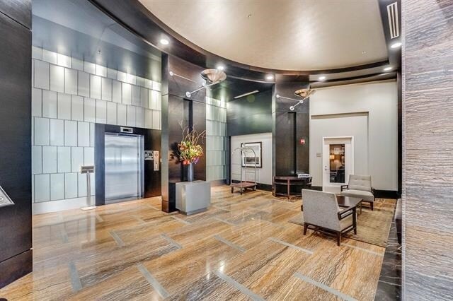 Building Photo - 1100 Maxwell Ln