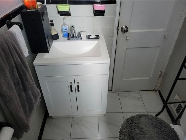 Building Photo - 8409 Navahoe Dr