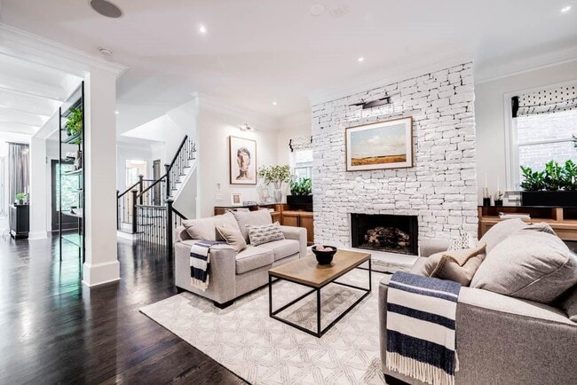 Building Photo - 470 Hamilton St SE