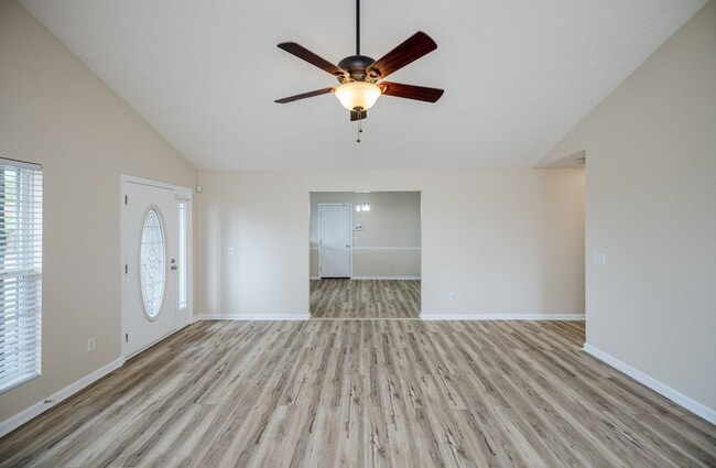 Building Photo - 705 Porter Ln
