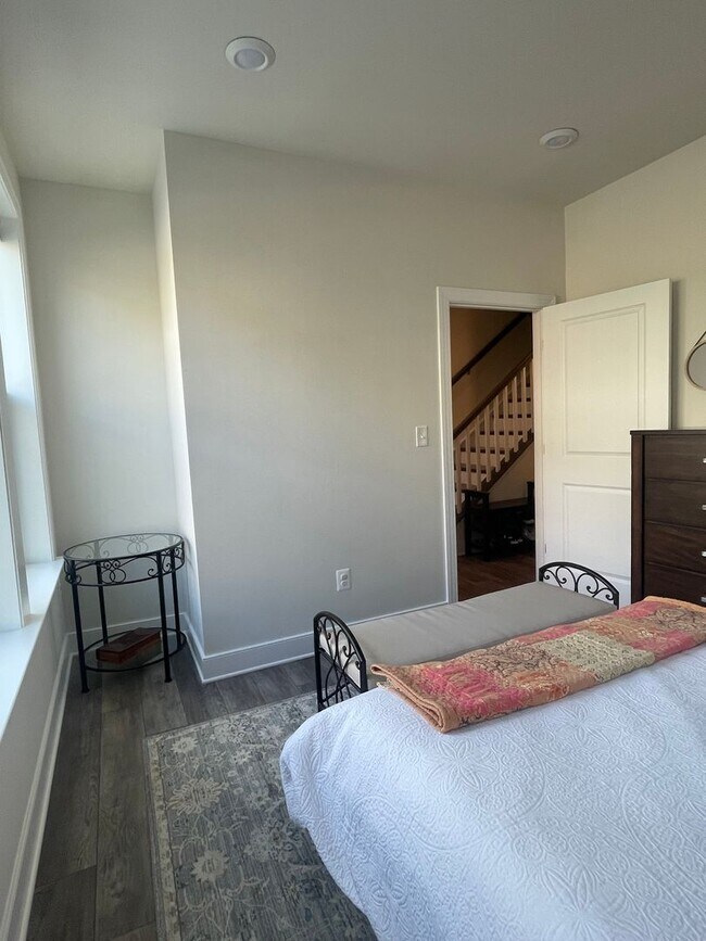 Building Photo - FOUR LEVEL TOWNHOUSE IN DOWNTOWN CROWN, 2 ...