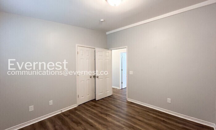 Building Photo - 3024 Pasadena Dr