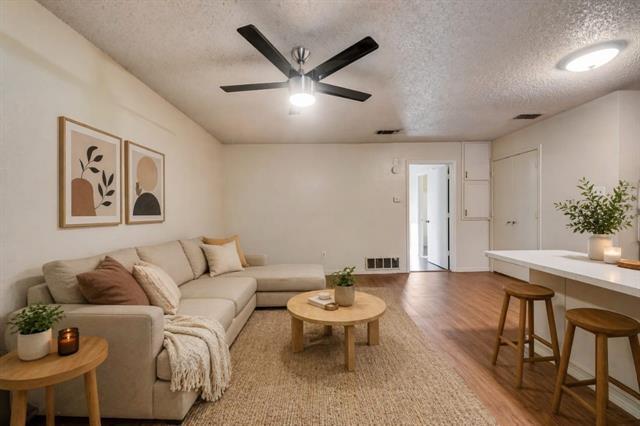 Building Photo - 619 Race St