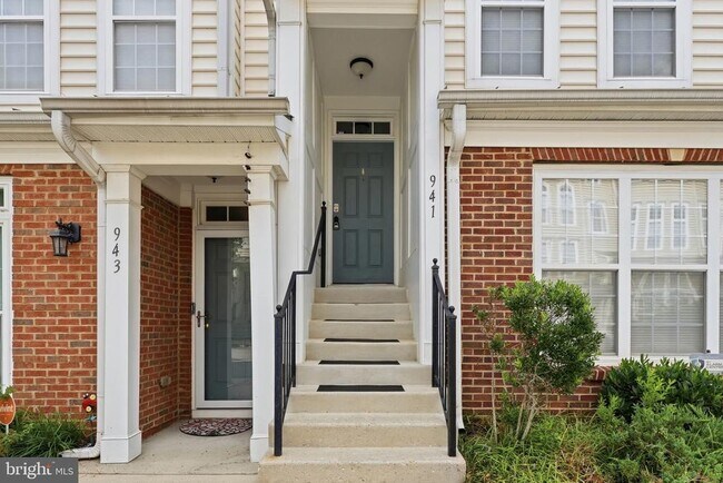 Building Photo - 941 Pine Forest Ln