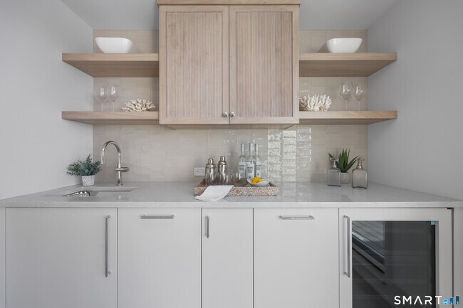 Building Photo - 14 Cockenoe Dr