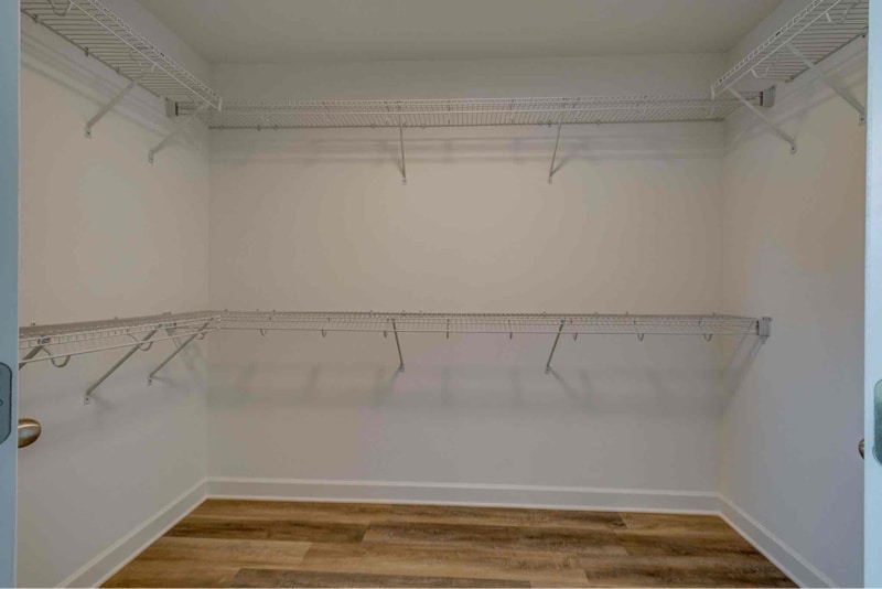 Building Photo - 648 S Tunnel Rd