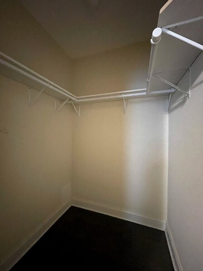 Building Photo - 2834 N Ridgeway