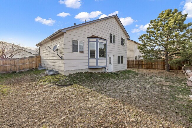 Building Photo - Convenient, Comfortable, and Close to Fort Carson and I-25! – 3BR Tri-Level in Colorado Springs!