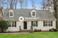 Building Photo - 3 Bedroom Pet-Friendly Home in KNOXVILLE, TN with Main Street Renewal