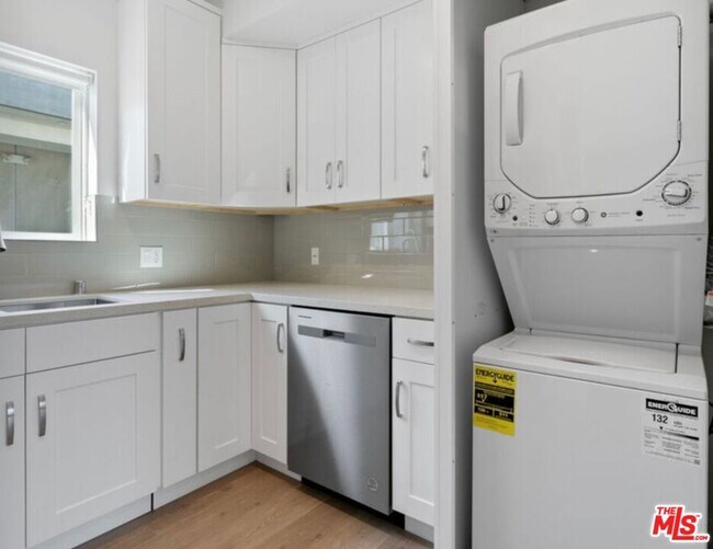 Building Photo - 2336 Westwood Blvd