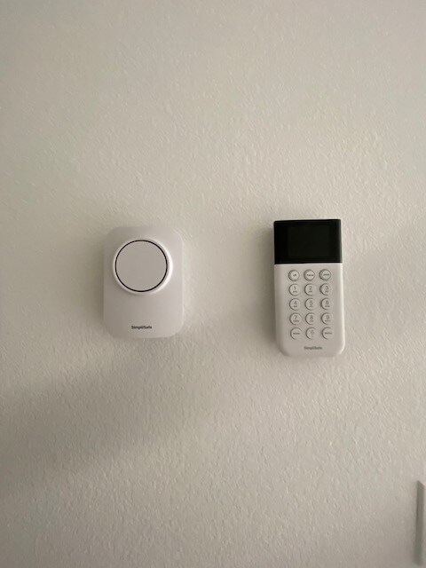 Building Photo - 553 Merritt Ave