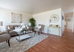 Building Photo - 4041 Park Center Ln