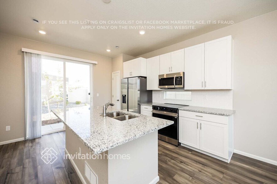 Building Photo - 5627 Bowerman Ln