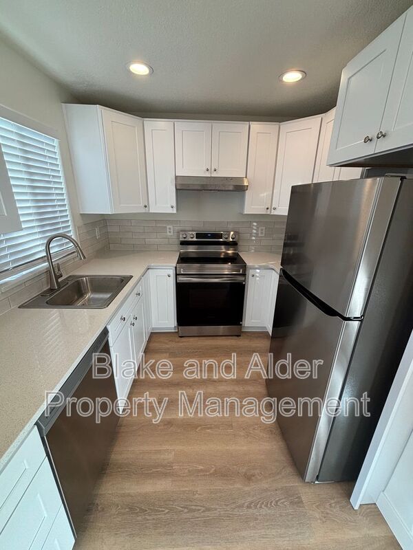 Building Photo - 3607 NE 158th Ave