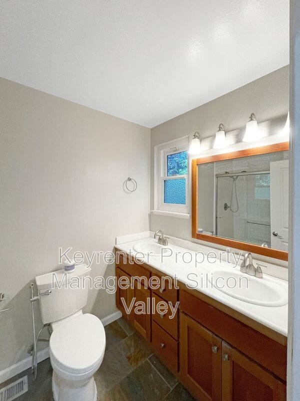 Building Photo - 958 Cherry Ave