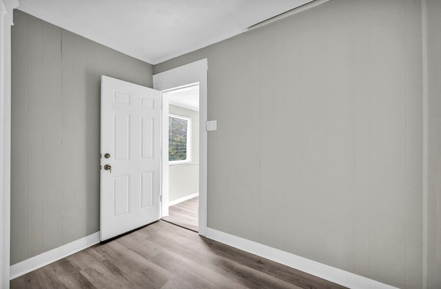 Building Photo - 2023 Robin St