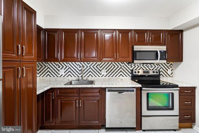 Building Photo - 6155 Edsall Rd