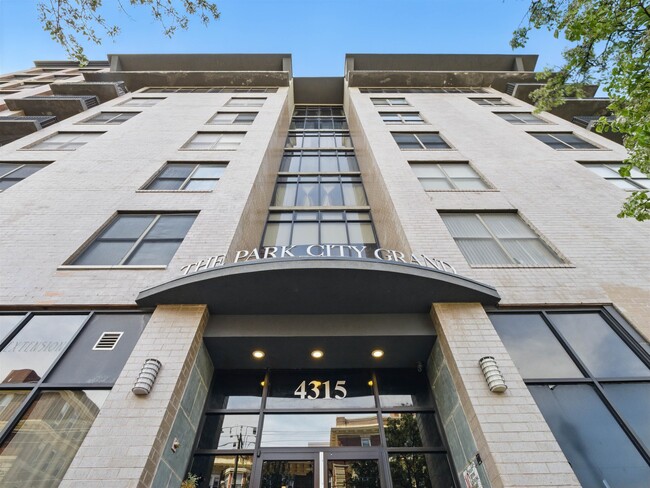 Primary Photo - 4315 Park Ave