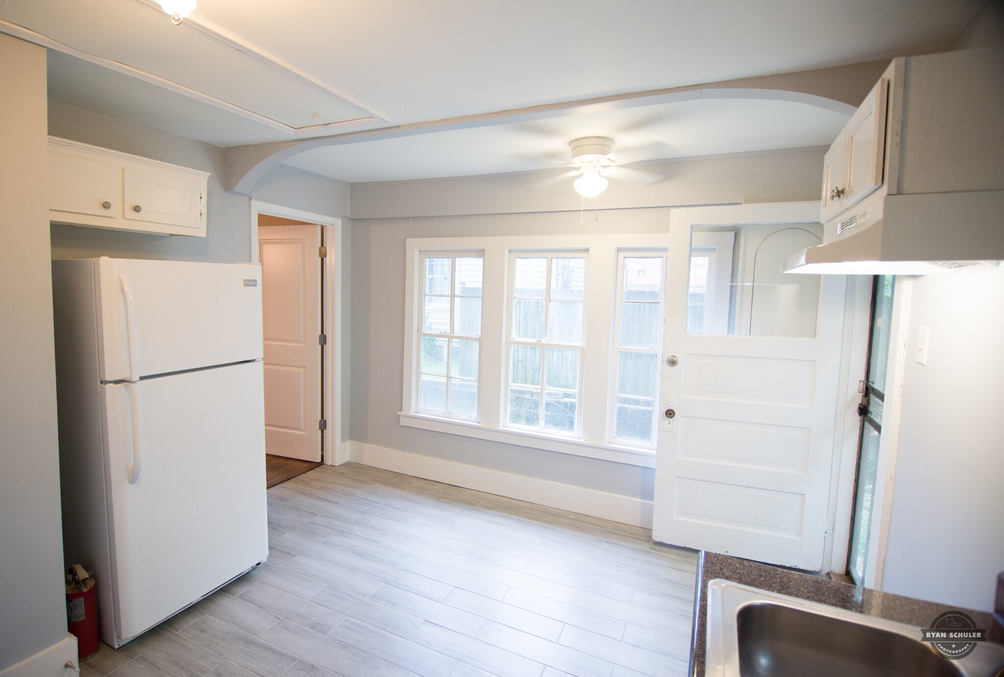 nice light in kitchen - 2485 Harvard Ave