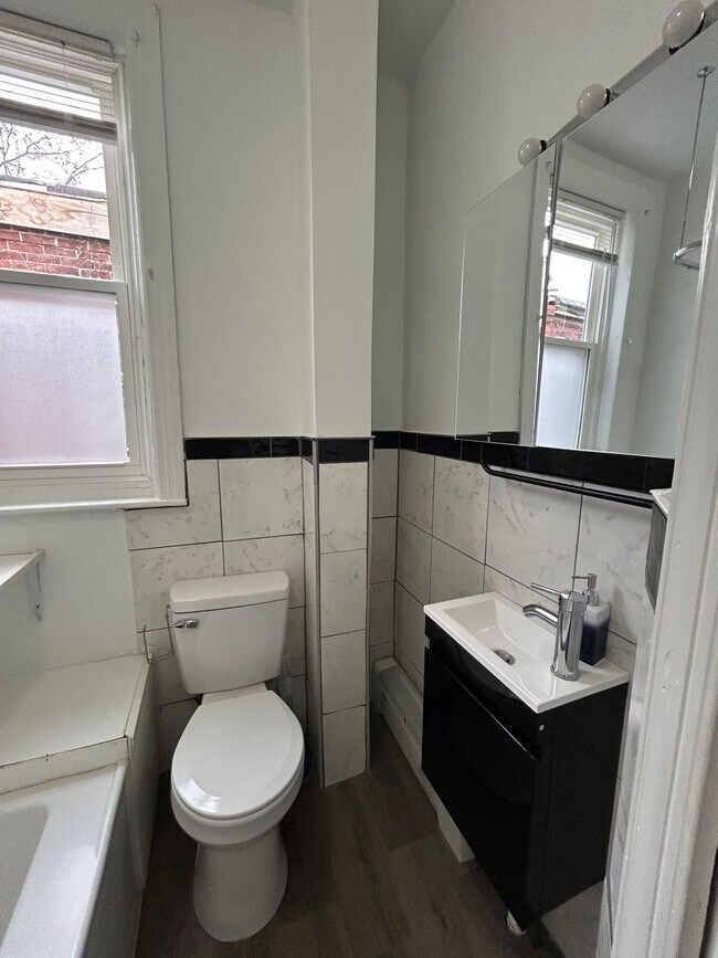 Building Photo - 2736 N Croskey St