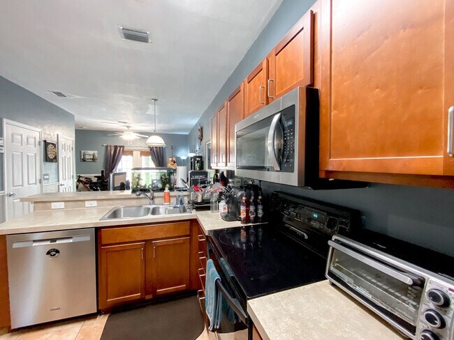 Building Photo - Woods Edge South #114