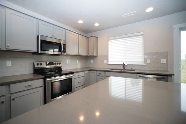 Building Photo - 13776 S Piano Ave