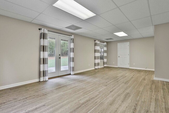 Building Photo - Luxury Millpond Manor Home in Starr’s Mill...