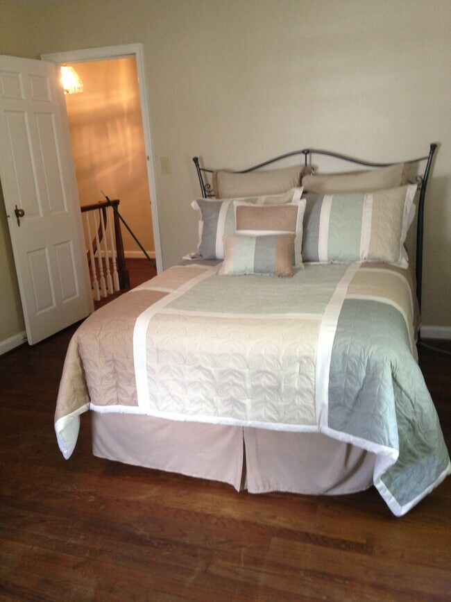 Building Photo - 5690 N College Ave