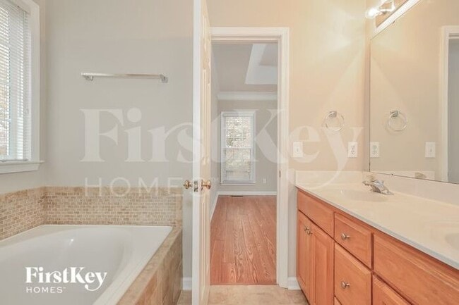 Building Photo - 5212 Autumn Woods Dr